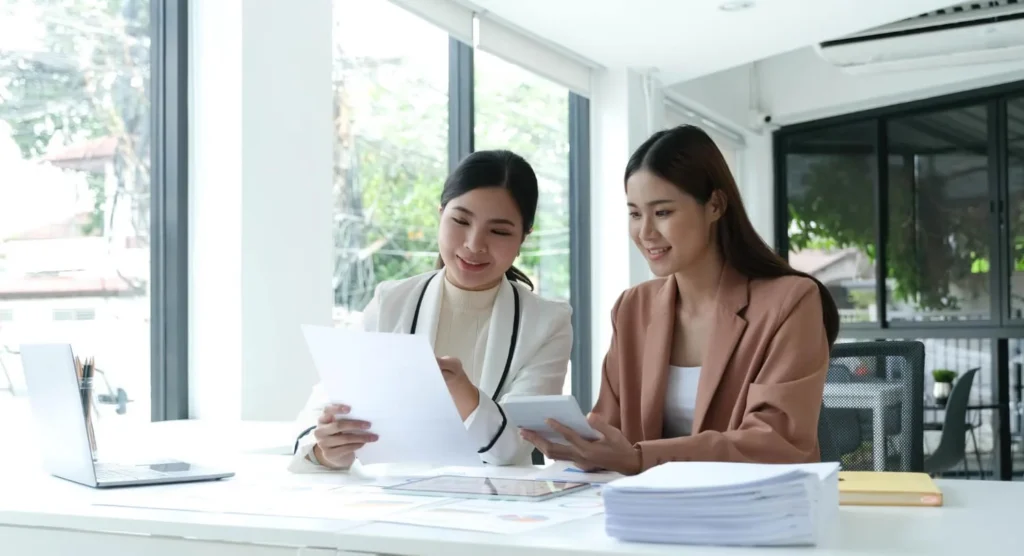 Writing Business Letters (BL) is an important skill for every professional in the business world. BL serves not only as a communication tool but also reflects the professionalism and integrity of your company. In this guide, we will explore the important steps in writing effective and captivating BLs, as well as practical tips to enhance the success of your business communication.
