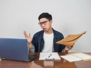 LKPM (Laporan Kegiatan Penanaman Modal) sendiri ditujukan untuk memantau realisasi investasi dan produksi suatu usaha. Sifatnya wajib bagi pelaku usaha untuk membuat laporan tentang kemajuan implementasi investasi dan masalah yang dihadapinya secara berkala.