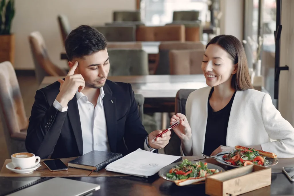 Trade secrets play a crucial role for restaurants and other food and beverage companies to profit from the menu creations they offer. According to Law No. 30 of 2000 concerning Trade Secrets, trade secrets refer to valuable information such as recipes that are not known to the public and are kept confidential by their owners. This article discusses how confidentiality agreements can protect restaurant recipes and food and beverage businesses.