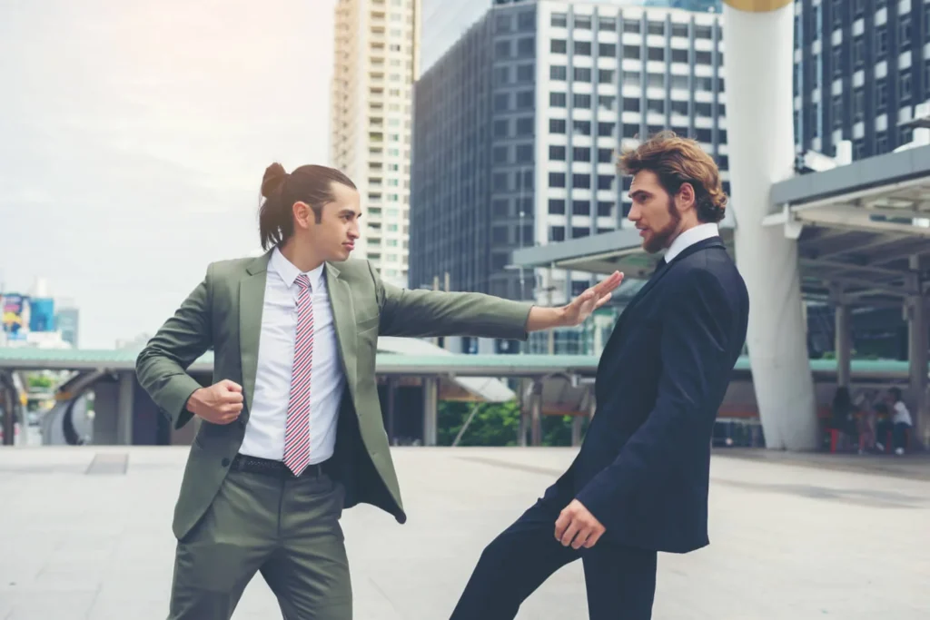 Pecah kongsi dalam bisnis adalah situasi di mana para pendiri atau pemilik bisnis memutuskan untuk berpisah dan mengelola bagian usaha mereka masing-masing secara terpisah. Meskipun sering kali disebabkan oleh perbedaan visi, strategi, atau masalah personal, pecah kongsi dapat membawa dampak signifikan pada operasional dan keberlangsungan bisnis. Untuk menghadapi situasi ini dengan baik, persiapan legalitas yang matang sangatlah penting.