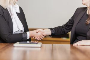 Kerja sama hukum dengan legal retainer